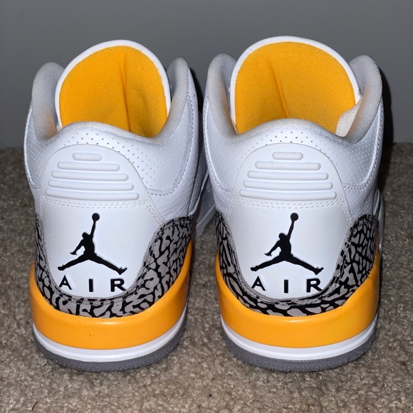 Gold Jordan 3 - Picture 4 of 4